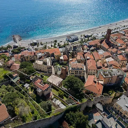 Historic Castle 1 - Sea View & Garden 빌라 놀리