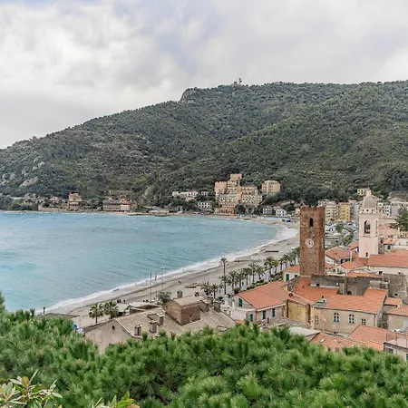 Historic Castle 1 - Sea View & Garden